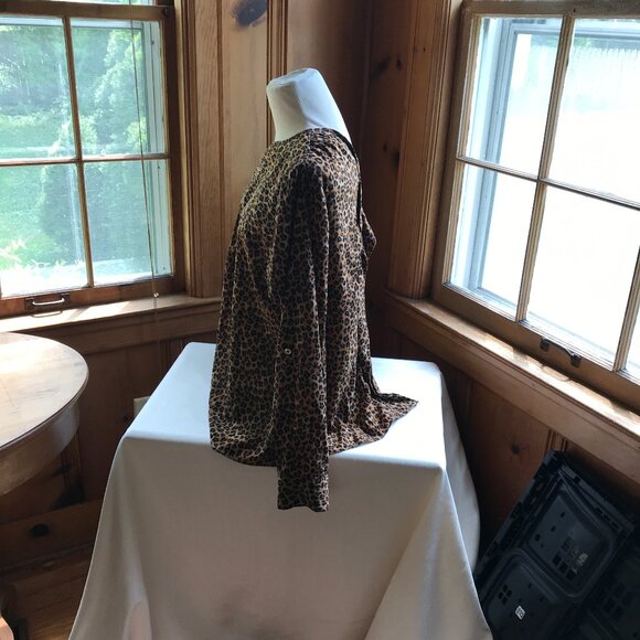 DANA BUCHMAN Leopard print blouse, long sleeves, size 0X. - Picture 4 of 6